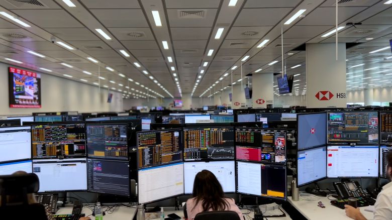 HSBC는 채권 거래 예측에 IBM의 헤론 양자 컴퓨터를 사용해 전통적인 컴퓨팅을 사용했을 때보다 34% 개선된 결과를 얻었다.HSBC