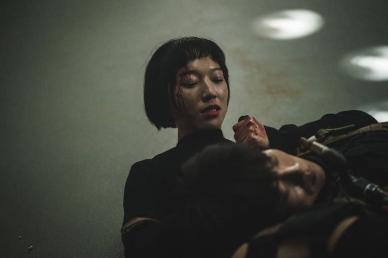 '킬러들의 쇼핑몰' 스틸컷. /사진 제공=디즈니 +