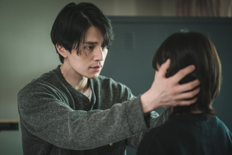 '킬러들의 쇼핑몰' 스틸컷. /사진 제공=디즈니 +