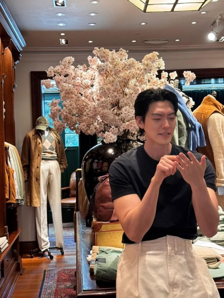 사진 = 김우빈 인스타그램