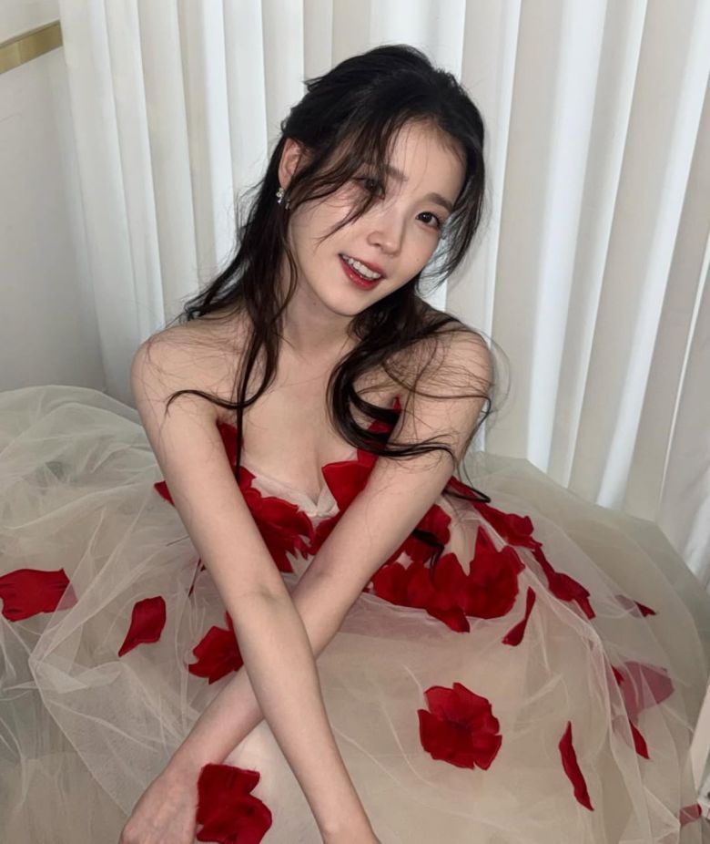 사진 = 아이유 인스타그램