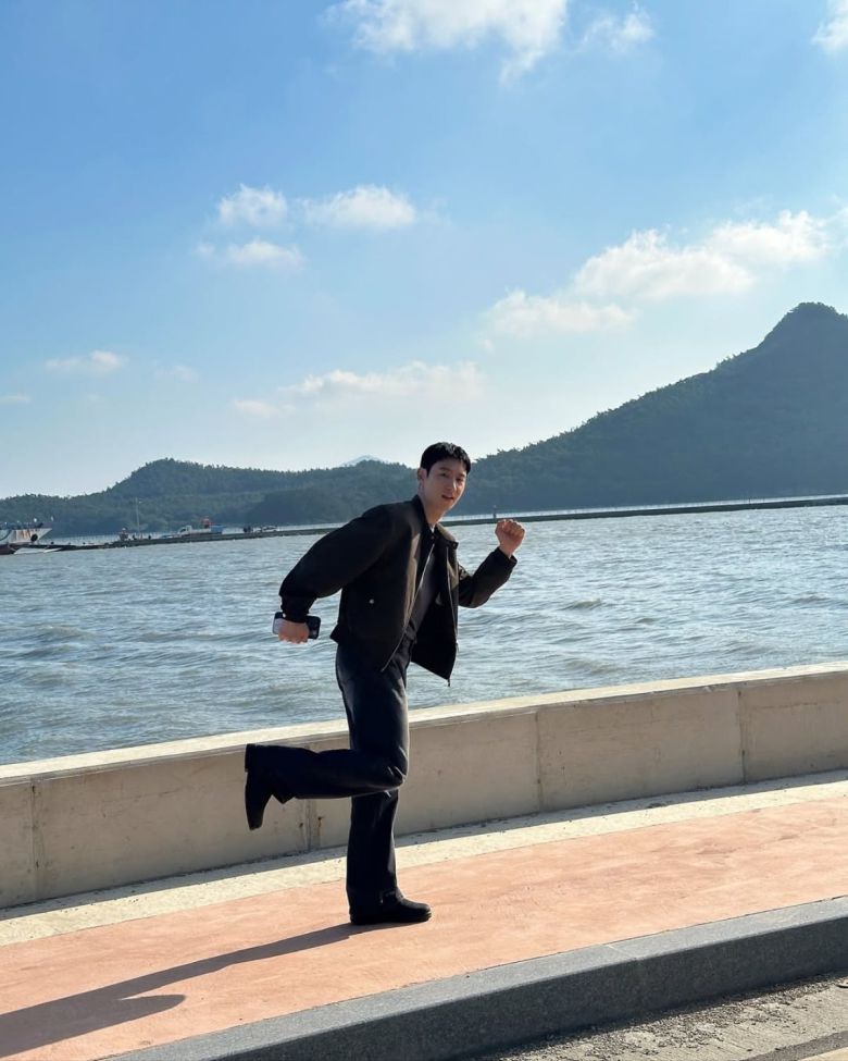 사진 = 이제훈 인스타그램