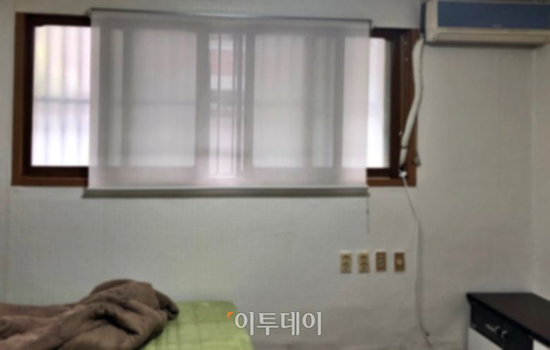 서울 동작구에 있는 한 반지하 주택. 집주인은 침수 피해가 발생하지 않았지만 폭우가 내리면서 불안감이 커졌다고 한다.(홍인석 기자 mystic@)