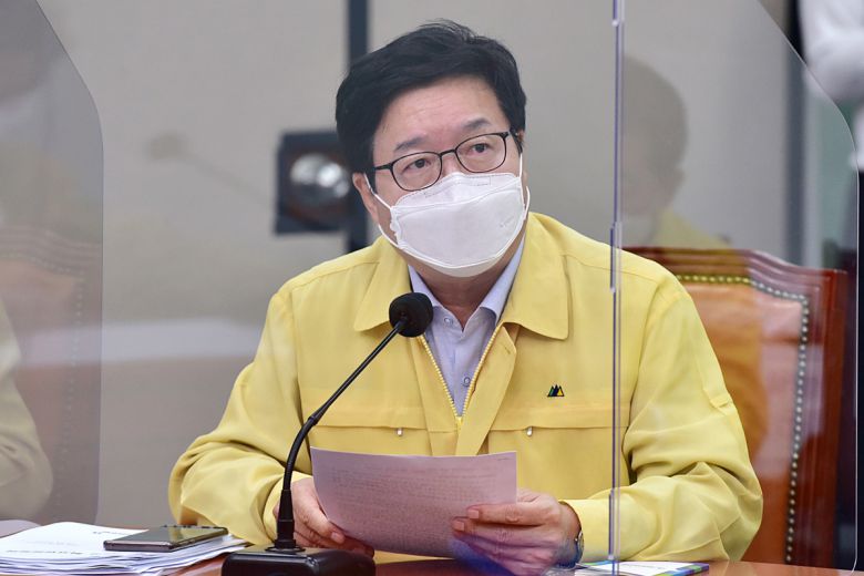 [서울=뉴시스]배훈식 기자 = 더불어민주당 염태영 최고위원이 9일 오전 국회에서 열린 당 최고위원회의에서 발언하고 있다. 2020.09.09. photo@newsis.com