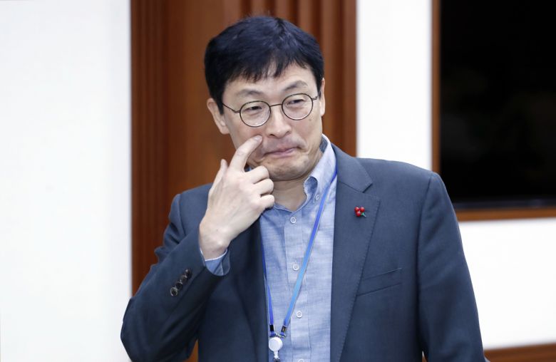 [서울=뉴시스] 최동준 기자 = 이호승 경제수석이 10일 오전 서울 세종로 정부서울청사에서 열린 중동 상황 관련 관계장관회의에 참석하고 있다. 2020.01.10. photocdj@newsis.com