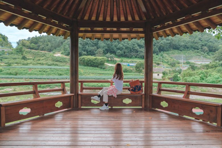 코스를 걷는동안 앉아서 쉴 수 있는 공간이 많다.