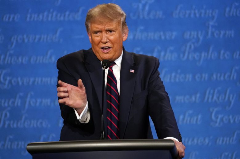President Donald Trump speaks during the first presidential debate with Democratic presidential candidate former Vice President Joe Biden Tuesday, Sept. 29, 2020, at Case Western University and Cleveland Clinic, in Cleveland. (AP Photo/Julio Cortez)(로이터/연합)