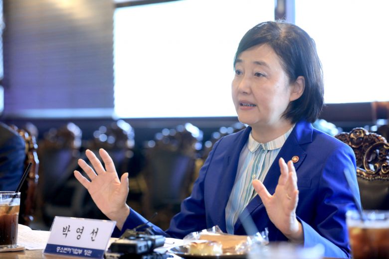 지난 6월 11일 서울 태극당에서 열린 백년가게(태극당) 현판식에서 박영선 중소벤처기업부 장관이 인사말을 하고있다.(사진=중소벤처기업부)