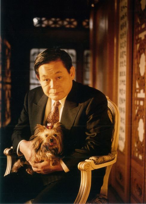 고(故) 이건희 삼성그룹 회장이 1993년 미국 경제지 포춘과 인터뷰하고 있다. 연합뉴스