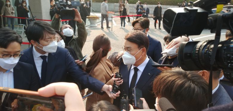 최정우 포스코 회장이 27일 오후 고 이건희 삼성전자 회장 빈소를 찾아 조문했다. (유창욱 기자 @woogi)