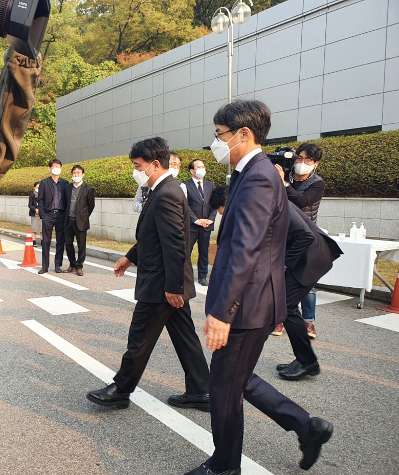 김택진 엔씨소프트 대표(왼쪽)가 27일 오후 고 이건희 삼성전자 회장 빈소를 찾아 조문했다.(노우리 기자 @we1228)