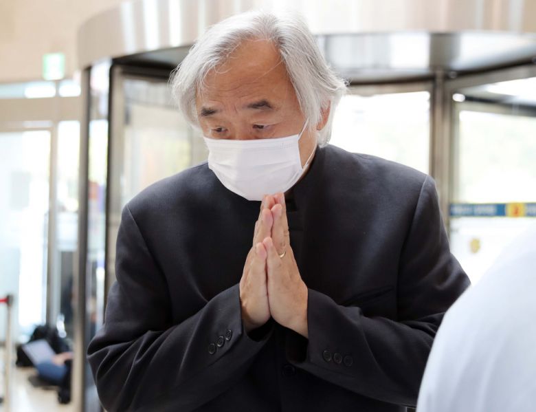 백건우 피아니스트가 27일 오후 고 이건희 삼성그룹 회장의 빈소가 마련된 서울 강남구 서울삼성병원 장례식장에 들어서고 있다.(신태현 기자 holjjak@)