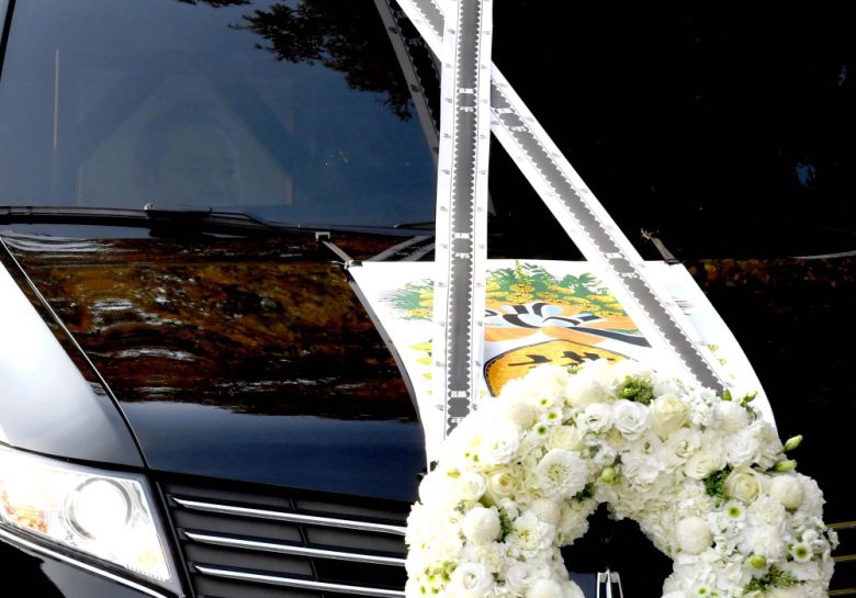 故 이건희 삼성그룹 회장 발인식이 열린 28일 오전 서울 강남구 삼성서울병원 장례식장에서 고인의 운구차량 앞 조수석에 고인의 영정이 보이고 있다. 사진공동취재단 (신태현 기자 holjjak@)