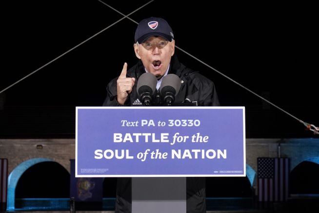 조 바이든 미국 민주당 대선후보가 1일(현지시간) ㅍ네실베이니아주 필라델피아에서 선거유세를 하고 있다. 필라델피아/AP연합뉴스