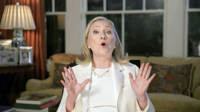 힐러리 클린턴 전 미국 국무장관이 8월 19일(현지시간) 민주당 전당대회에서 화상연설로 조 바이든 지지 메시지를 전하고 있다. 그는 7일 바이든의 대선 당선 확정 소식에 “이는 도널드 트럼프에 대한 거부”라며 기뻐했다. AP뉴시스