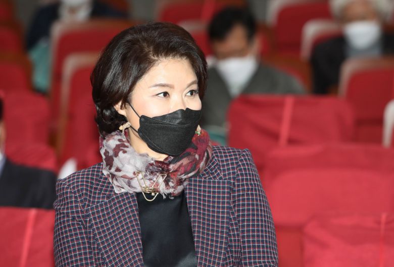 조은희 서초구청장이 서울 여의도 국회 의원회관에서 열린 '대도시 간선도로 입체화(지하화)와 도시경쟁력 제고방안' 토론회에 참석하고 있다. (뉴시스)