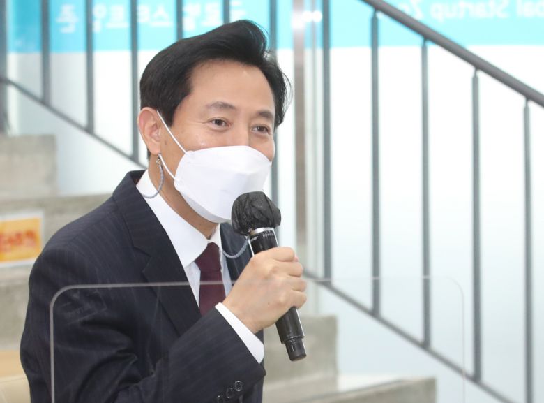 오세훈 서울시장이 21일 오후 마포구 서울창업허브를 방문, 스케일업 도시 서울을 위한 청년 스타트업 간담회에서 인사말을 하고 있다.    pdj6635@yna.co.kr/2021-04-21 15:09:46/<저작권자 ⓒ 1980-2021 ㈜연합뉴스. 무단 전재 재배포 금지.>(연합뉴스)