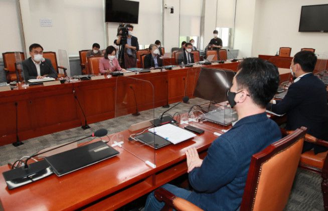 26일 서울 여의도 국회에서 언론중재법 8인 협의체 회의가 열리고 있다. (국회사진기자단)