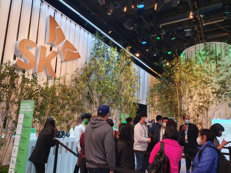 CES 공식 개막한 5일(현지시간), SK그룹 부스 앞이 많은 인원으로 붐비고 있다.
