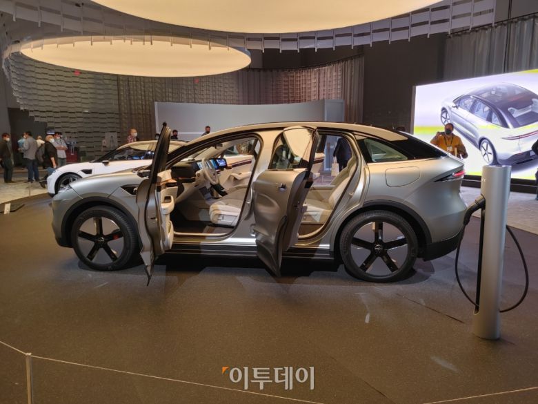 'CES 2022' 소니 부스에 전시된 전기차 비전-S2