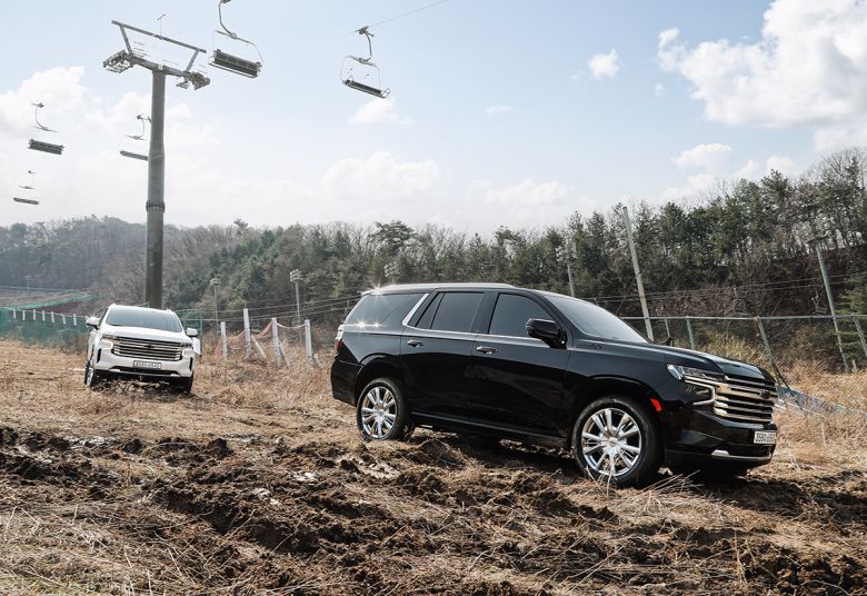접지력이 모자란, 경사가 꽤 급한 내리막에서는 '힐 디센트 컨트롤’ 기능을 활성화해 브레이크를 밟지 않고도 안정적으로 내려갈 수 있다.