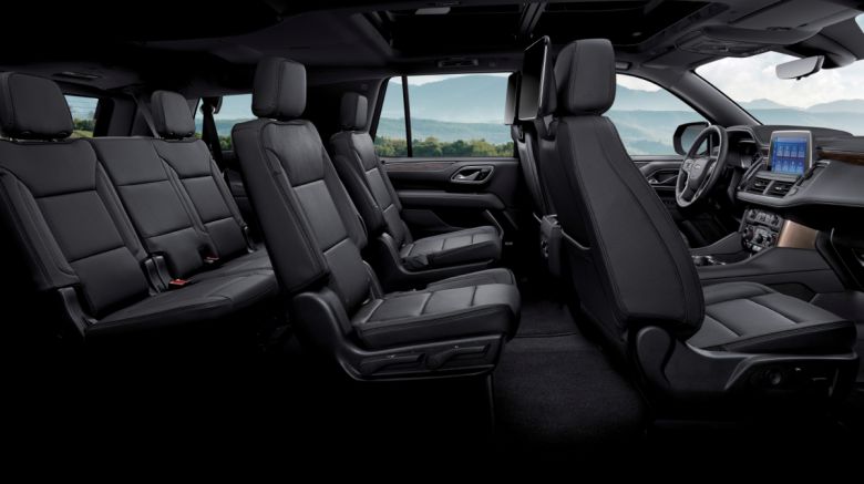 2열 무릎 공간은 무려 1067㎜에 달한다. 성인 남성이 앉아 다리를 쭉 뻗어도 걸리적거림이 없다.