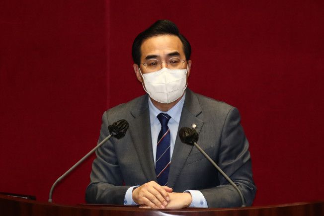 5일 오후 국회에서 열린 본회의에서 운영위원장에 선출된 더불어민주당 박홍근 원내대표가 소감을 밝히고 있다.