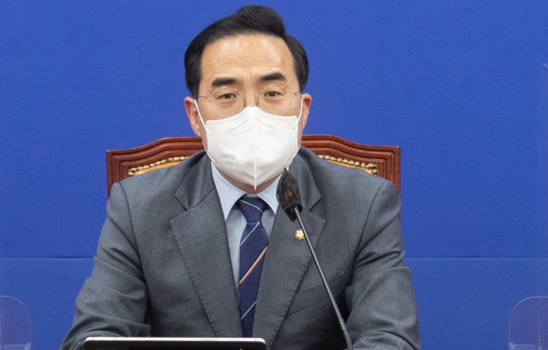 박홍근 더불어민주당 원내대표가 12일 오전 서울 여의도 국회에서 열린 원내대책회의에서 발언하고 있다.