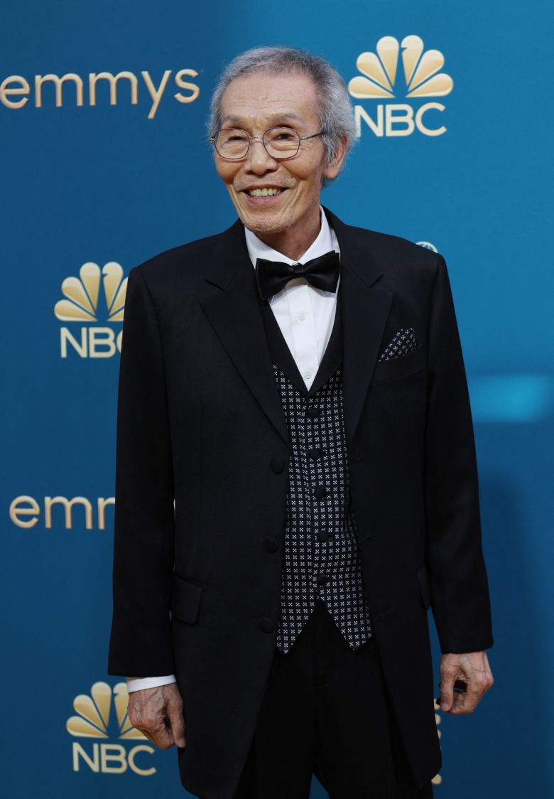 12일(현지시각) 저녁 미국 LA 마이크로소프트 극장에서 열린 제74회 에미상에 참석한 오영수가 포토월에서 포즈를 취하고 있다.