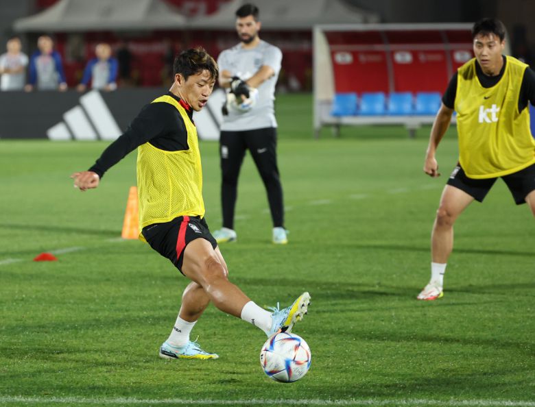 29일(현지시간) 카타르 도하의 알에글라 훈련장에서 훈련 중인 황희찬(연합뉴스)