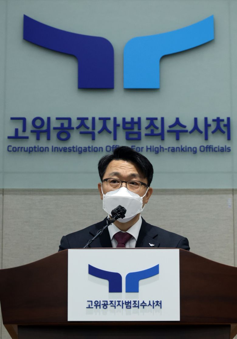 19일 과천 고위공직자범죄수사처에서 김진욱 처장이 출범 2주년 기자간담회를 하고 있다.