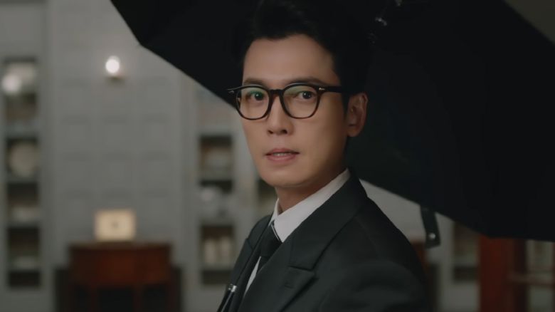 드라마 ‘일타스캔들’의 주인공 최치열이 연간 만들어내는 경제가치가 1조 원에 달한다.(tvN 방송화면 캡처)