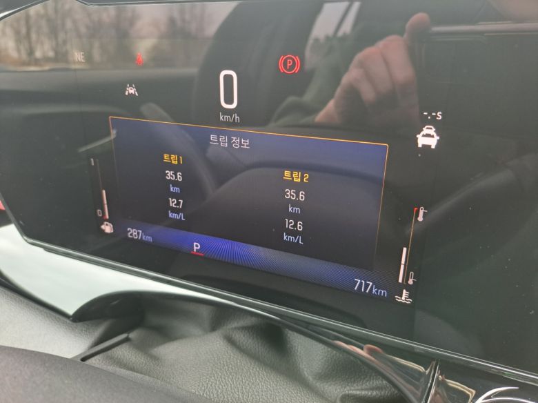 트랙스 크로스오버 실제 연비. 고속 주행이 가능한 구간이 많아 RS 트림의 제원상 연비인 12.0km/L보다 더 효율적인 연비를 나타냈다.