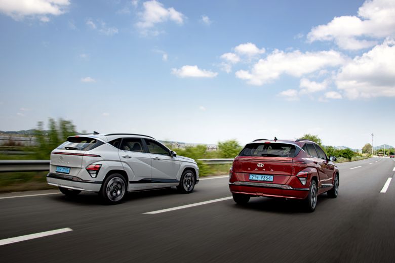 '디 올 뉴 코나 일렉트릭' 주행 사진. 2660mm에 달하는 휠베이스에서 충분한 공간감이 느껴진다.