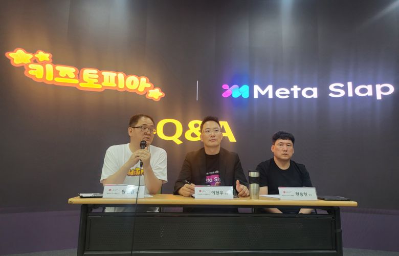 LG유플러스 관계자들이 23일 광화문 소재 세미나실에서 개최한 메타버스 시연회에서 질의응답을 진행하고 있는 모습. (왼쪽부터) 원선관 메타버스프로젝트팀장, 이현우 가상오피스프로젝트팀장, 현승헌 메타버스서비스개발팀장.