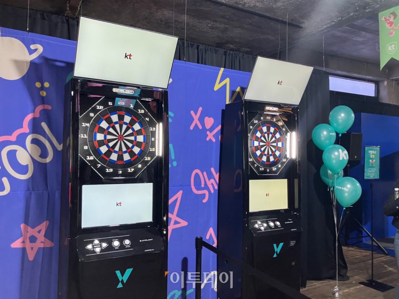 6일 'Y캠퍼스 대동제'에 다트 부스가 설치돼 있다.