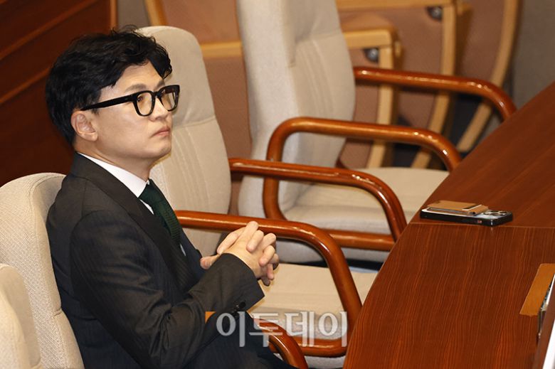 한동훈 법무부 장관이 6월 21일 서울 여의도 국회에서 열린 본회의에 참석하고 있다. 이날 국회는 본회의를 열고 '스토킹 범죄의 처벌 등에 관한 법률 일부개정법률안' 통과시켰다. 고이란 기자 photoeran@