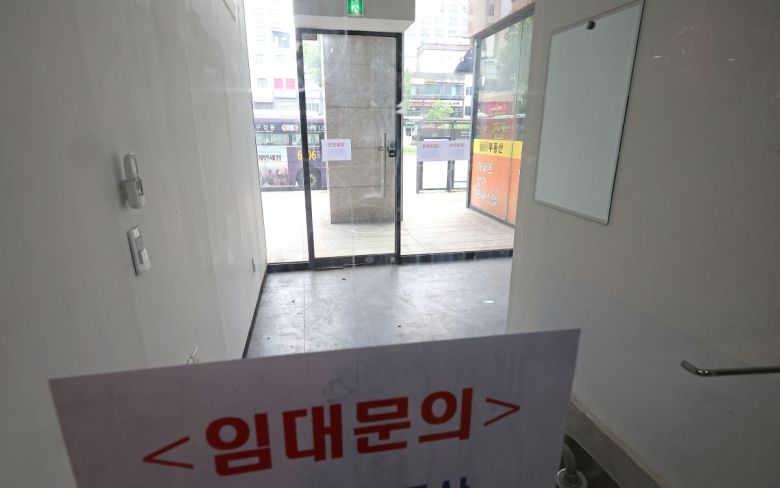 8월 27일 서울의 한 상가에 임대 안내문이 붙어 있다. 기사와 직접 관련 없는 자료용 사진. (연합뉴스)