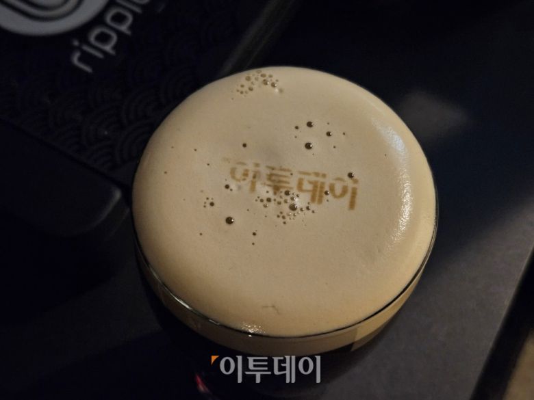 기네스 하프탭을 통해 추출한 기네스 맥주.