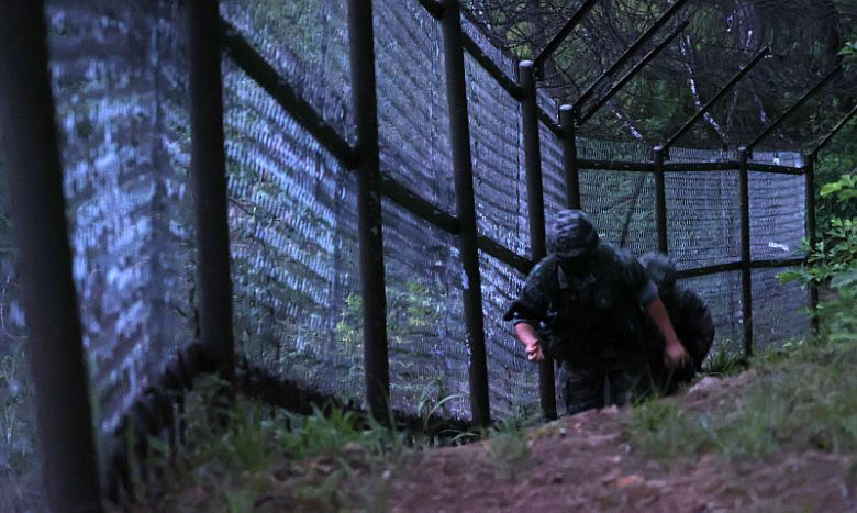 2020년 인천 옹진군 연평도에서 해병대 장병들이 경계근무를 하고 있다.