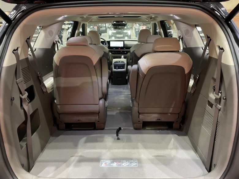 '더 뉴 카니발' 적재공간. 5m가 넘는 전장을 확보한 만큼 충분한 공간을 갖추고 있다.