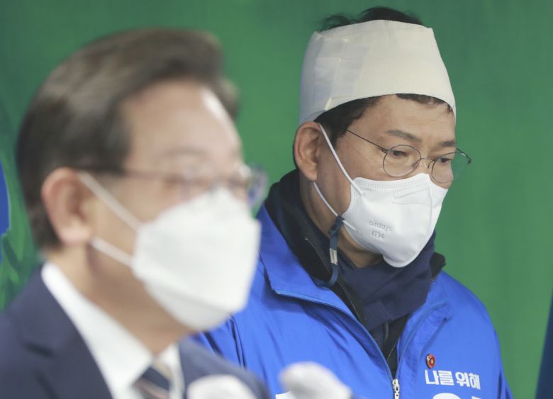 선거운동 중 괴한에게 둔기 피습을 당한 송영길 전 더불어민주당 대표 (뉴시스)