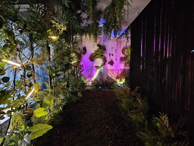 4일 미샤 아일랜드 팝업 내 미네랄 토양을 표현한 모습.