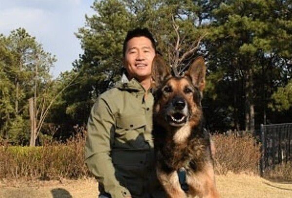 강형욱과 반려견 레오.