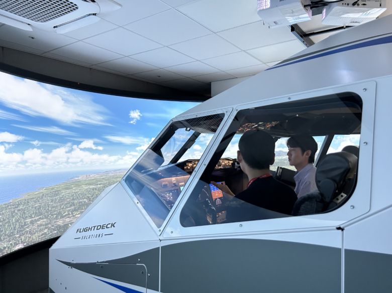 박지현 이스타항공 기장이 FTD에 대해 설명하는 모습.