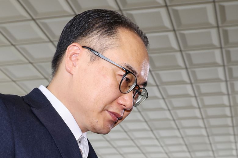 이원석 검찰총장이 24일 오전 서울 서초구 대검찰청으로 출근하고 있다.