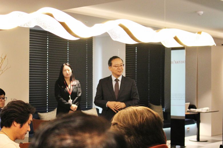 이스타항공 조중석 대표가 부산 지역 여행사 관계자들을 대상으로 취항 설명회를 진행하고 있다. (사진제공=이스타항공)