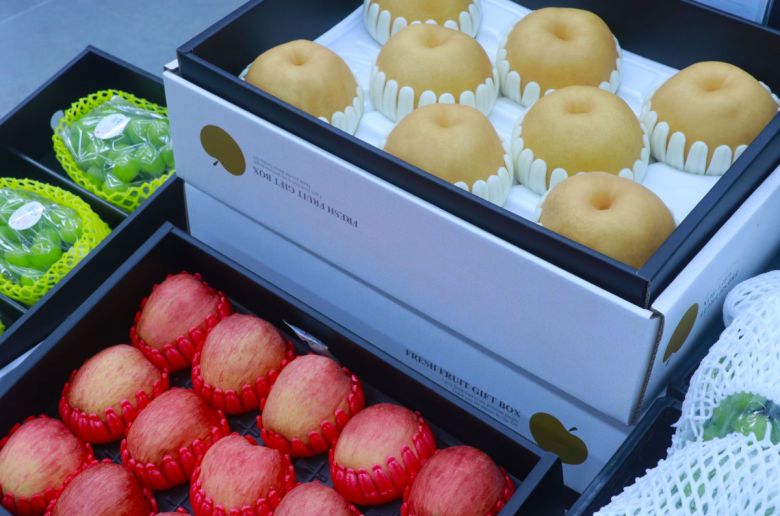 마트에 진열되어 있는 ‘사과·배 선물세트’