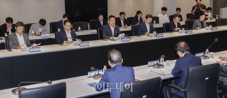 김병환 금융위원장이 9일 서울 강남구 새마을금고중앙회에서 열린 금융위원장-상호금융권 간담회에서 모두발언을 하고 있다. 조현호 기자 hyunho@