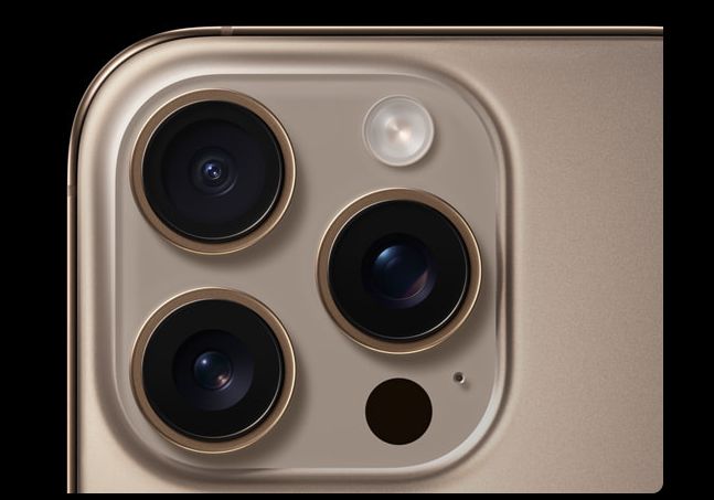 아이폰16프로와 아이폰16프로맥스에 탑재된 3개의 카메라. 이 가운데 울트라 와이드 카메라가 1200만 화소에서 4800만 화소로 업그레이드 됐다.